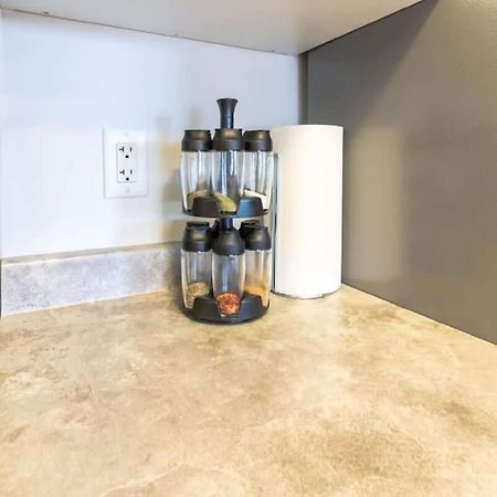 Newly Renovated Modern Condo Near Hospital, UNB Patio & Parking Coffee Saint John Esterno foto