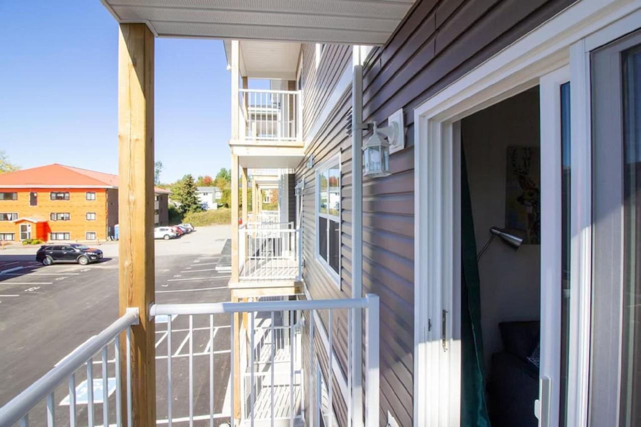 Newly Renovated Modern Condo Near Hospital, UNB Patio & Parking Coffee Saint John Esterno foto