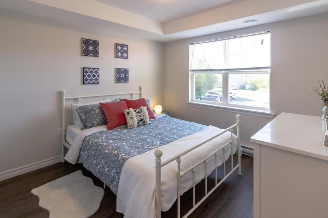 Newly Renovated Modern Condo Near Hospital, UNB Patio & Parking Coffee Saint John Esterno foto