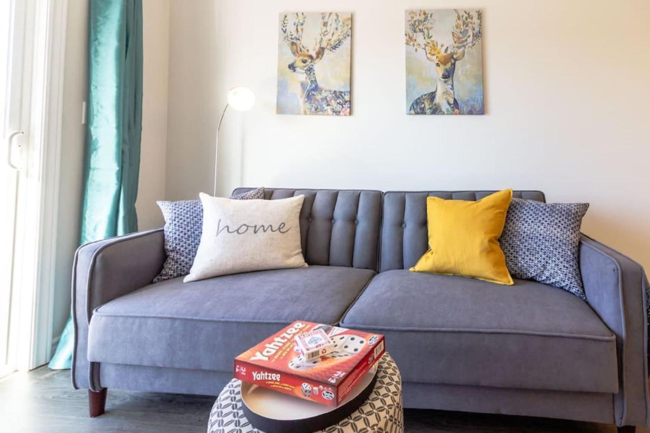 Newly Renovated Modern Condo Near Hospital, UNB Patio & Parking Coffee Saint John Esterno foto