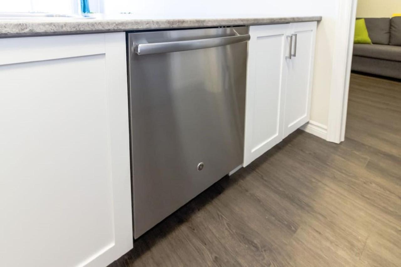 Newly Renovated Modern Condo Near Hospital, UNB Patio & Parking Coffee Saint John Esterno foto