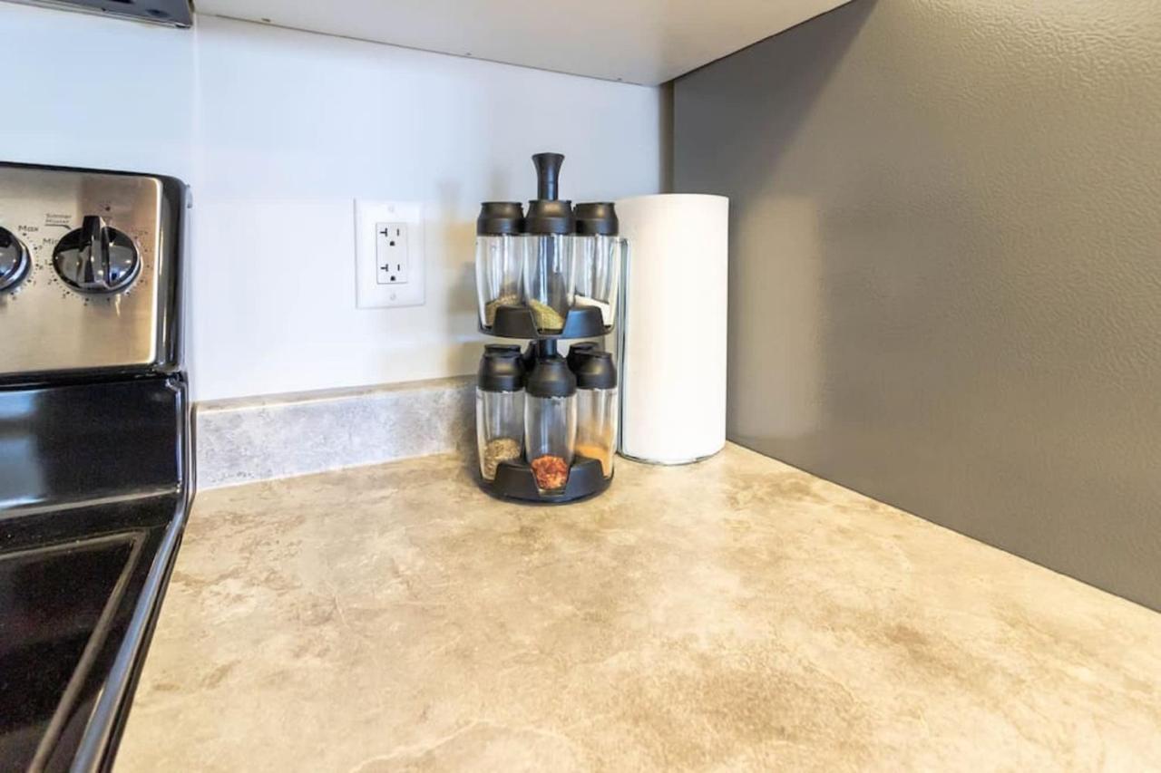 Newly Renovated Modern Condo Near Hospital, UNB Patio & Parking Coffee Saint John Esterno foto