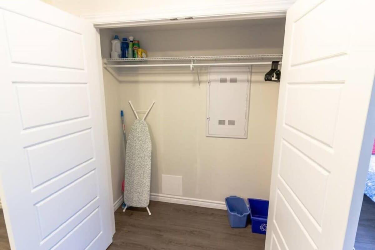 Newly Renovated Modern Condo Near Hospital, UNB Patio & Parking Coffee Saint John Esterno foto