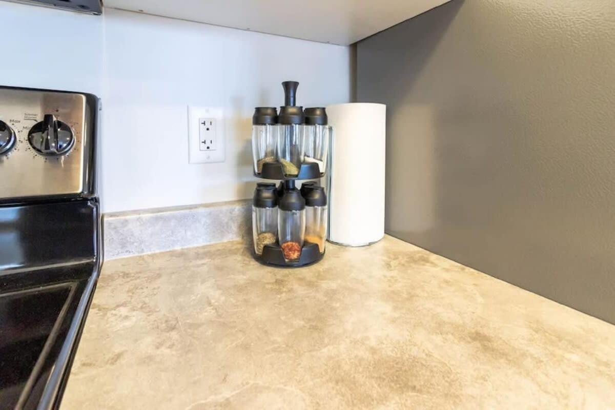 Newly Renovated Modern Condo Near Hospital, UNB Patio & Parking Coffee Saint John Esterno foto
