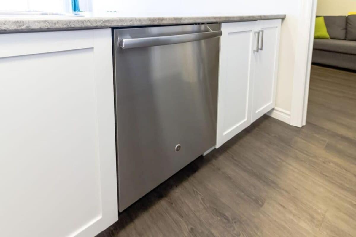 Newly Renovated Modern Condo Near Hospital, UNB Patio & Parking Coffee Saint John Esterno foto