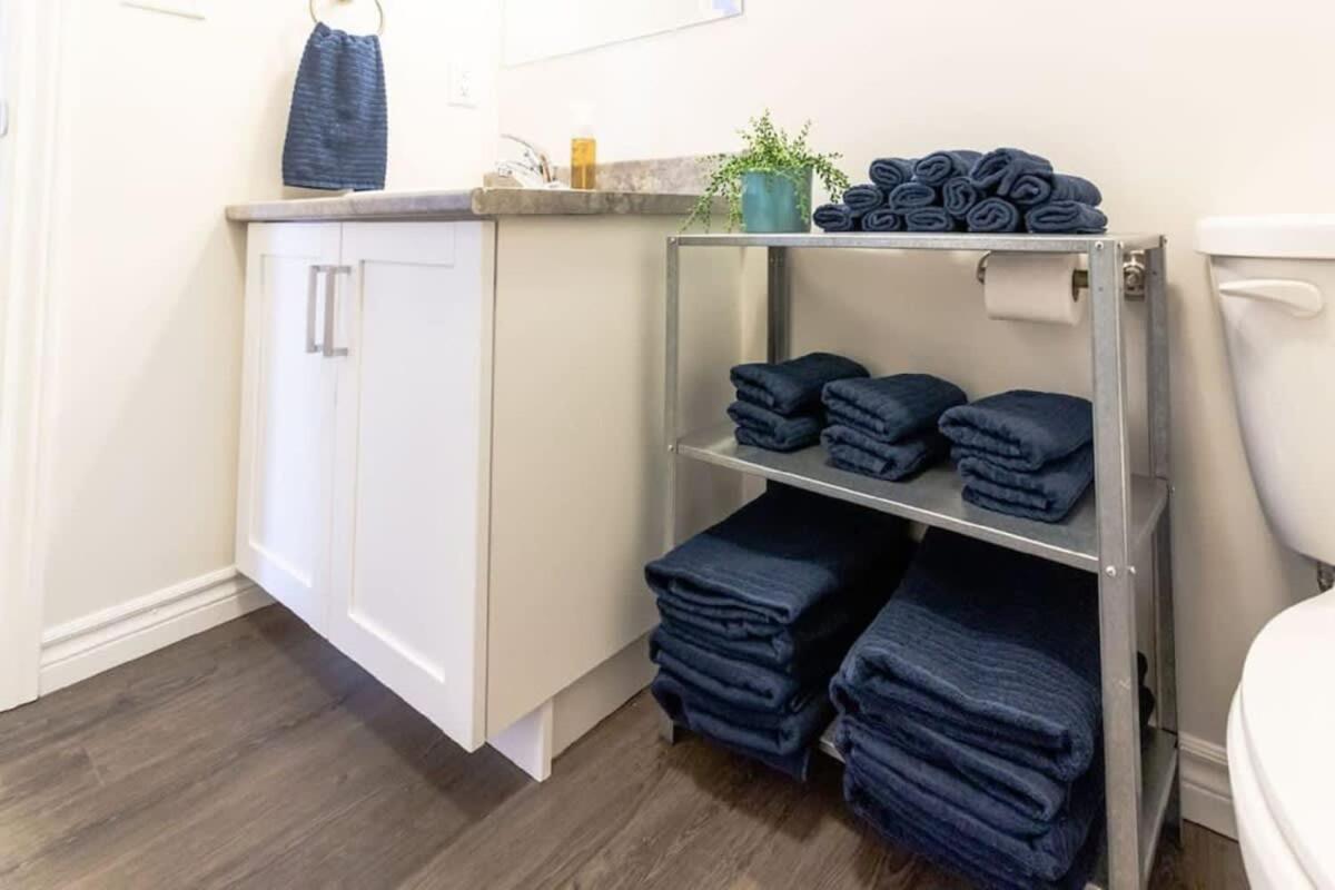 Newly Renovated Modern Condo Near Hospital, UNB Patio & Parking Coffee Saint John Esterno foto