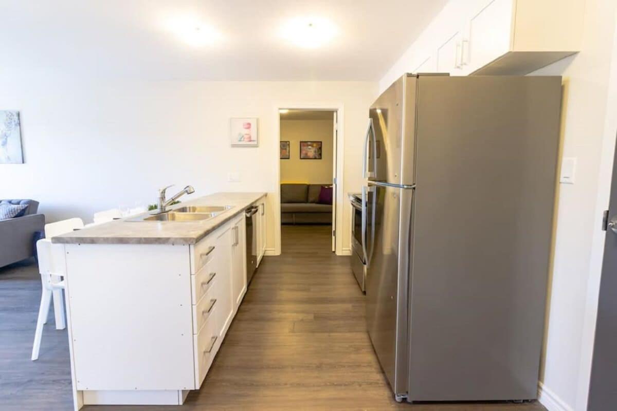 Newly Renovated Modern Condo Near Hospital, UNB Patio & Parking Coffee Saint John Esterno foto