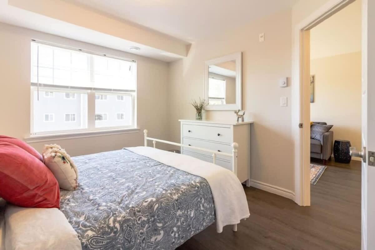 Newly Renovated Modern Condo Near Hospital, UNB Patio & Parking Coffee Saint John Esterno foto