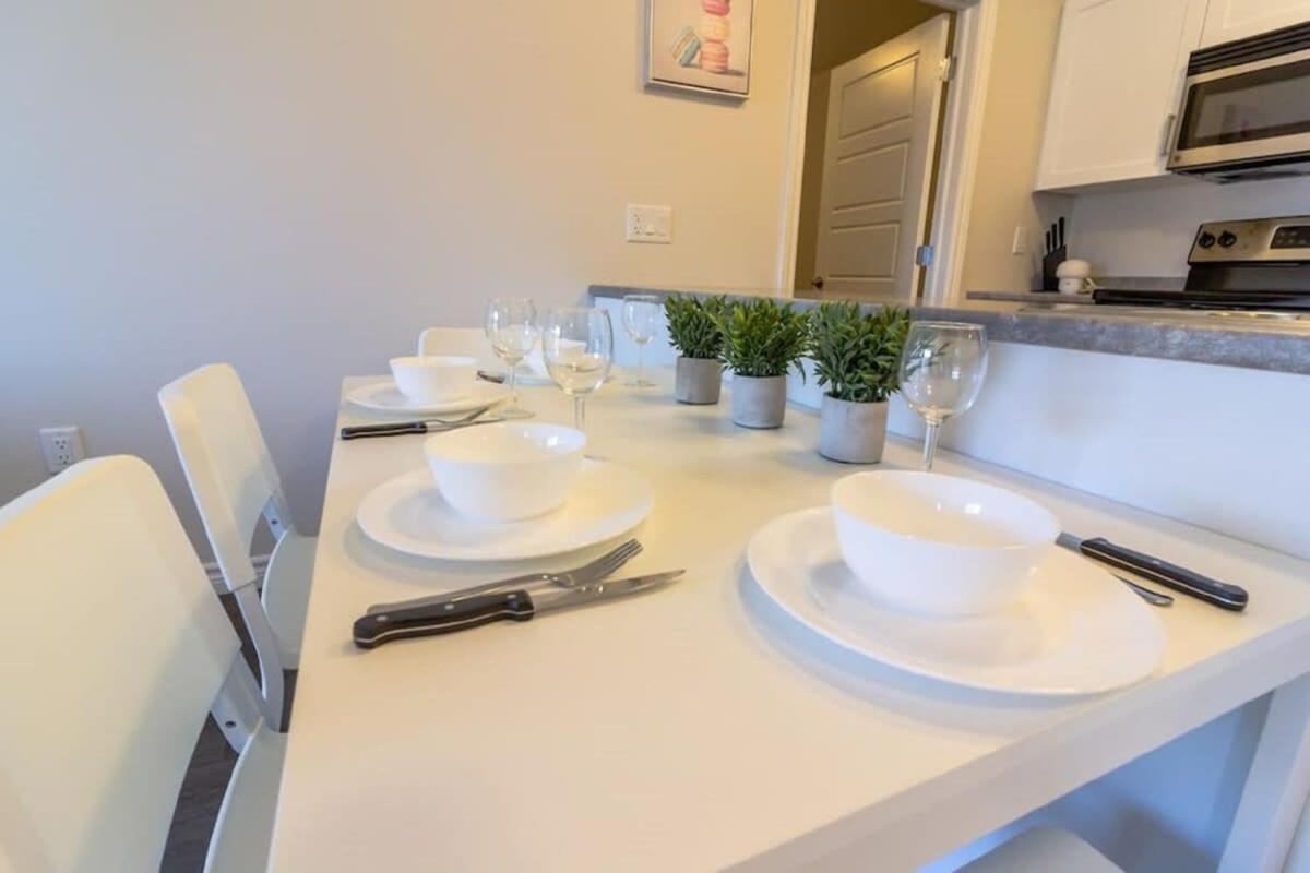 Newly Renovated Modern Condo Near Hospital, UNB Patio & Parking Coffee Saint John Esterno foto