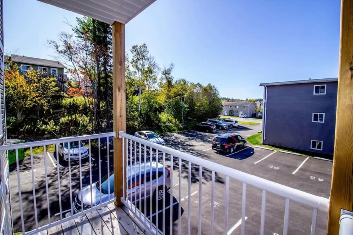 Newly Renovated Modern Condo Near Hospital, UNB Patio & Parking Coffee Saint John Esterno foto