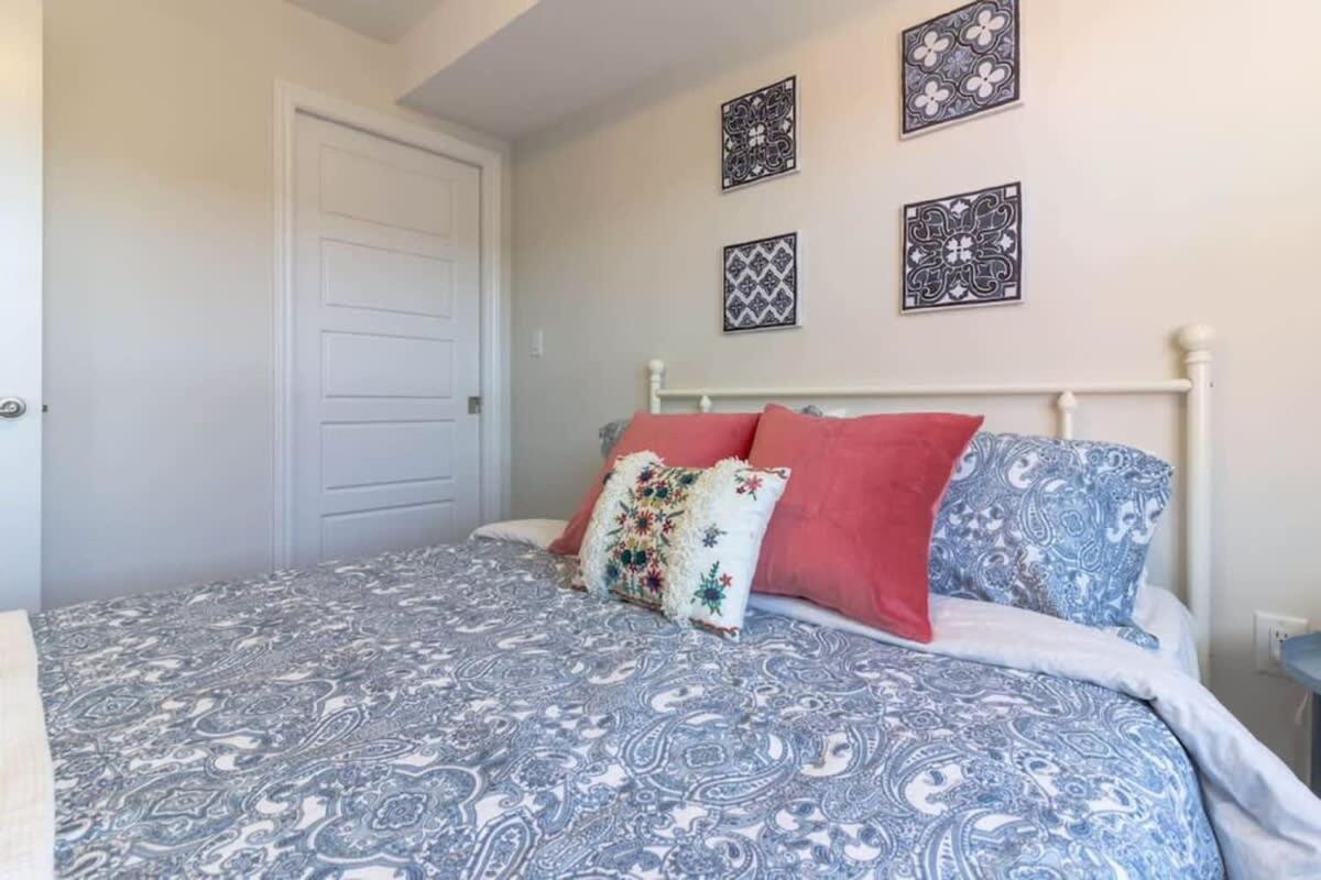Newly Renovated Modern Condo Near Hospital, UNB Patio & Parking Coffee Saint John Esterno foto